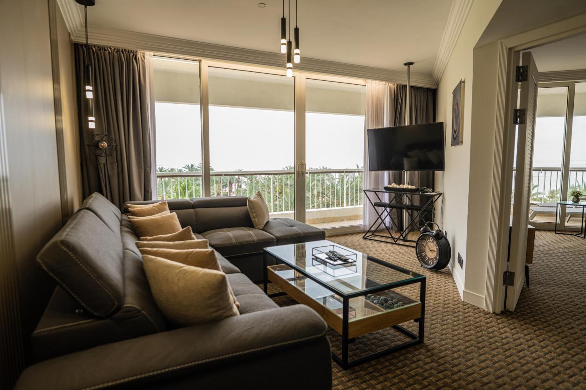 David Dead Sea Resort & Spa Ein Bokek Εξωτερικό φωτογραφία A living room in a suite at the MGM Grand