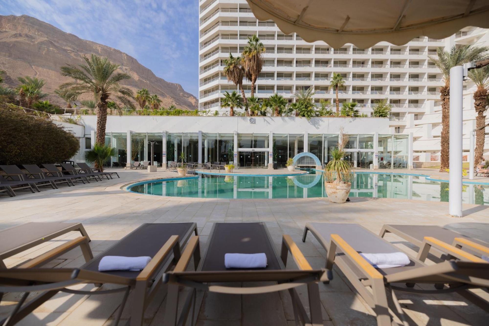 David Dead Sea Resort & Spa Ein Bokek Εξωτερικό φωτογραφία The pool at the Royal Palm Hotel